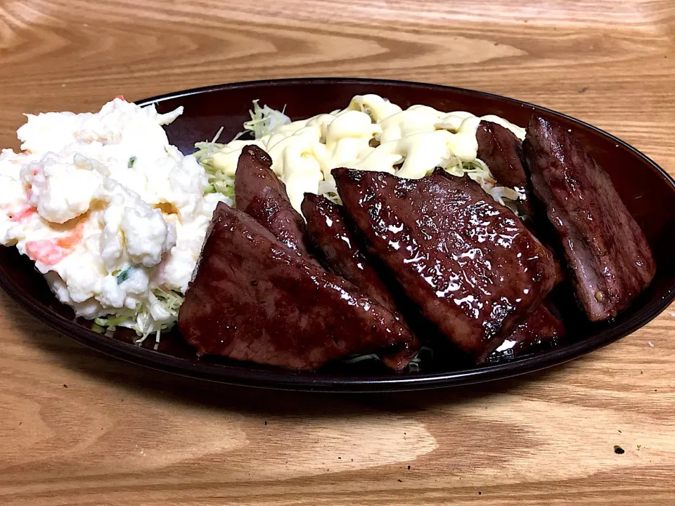 今日の夕食
☆牛ハツ焼肉
☆ポテトサラダ
☆グリーンサラダ|まぁたんさん