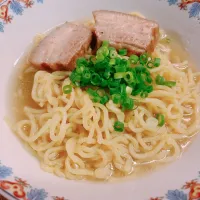 Snapdishの料理写真:鶏がらスープで塩ラーメン
紅茶で煮豚|maroさん