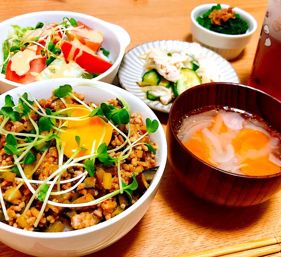 Snapdishの料理写真:茄子と挽肉の豆板醤丼|jocoさん