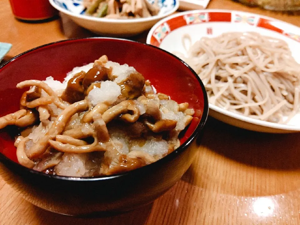 Snapdishの料理写真:家飲みシメの おろしナメコ蕎麦|Naomi Furuyaさん