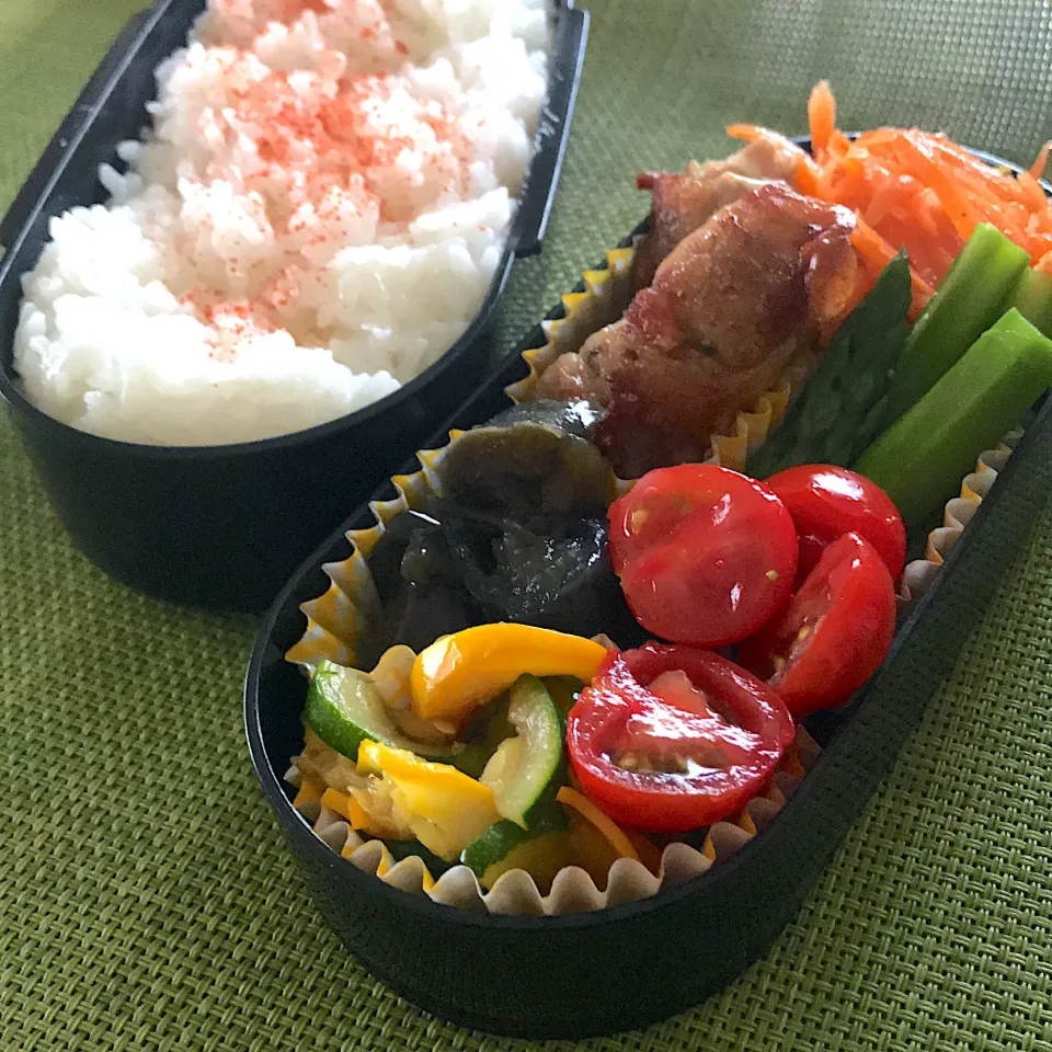 今日のお弁当🍱
しそチーズ肉巻き
ズッキーニのおひたし
アスパラ炒め

今日もまた暑くなりそうです
水分補給をしっかりしてね😊

今日も気をつけて
いってらっしゃい👋😊|mokoさん