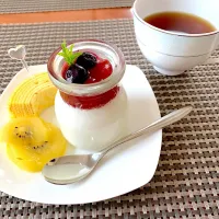 Snapdishの料理写真:ミルクブラマンジェ🍓|ヒーコさん