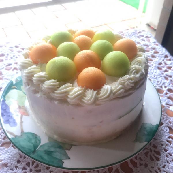 マダム とんちんさんの料理爽やかメロンのバースデーケーキ グリーンとオレンジのメロンでバースデーケーキ メロンショート とんちん Snapdish スナップディッシュ Id weea