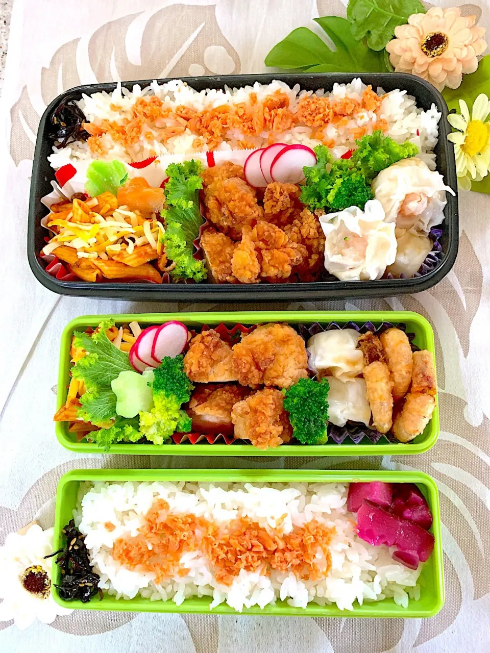 #男子部活お弁当。姉おまけお弁当。 
  #お弁当 
今日のお弁当
ショートパスタのボロネーゼ、唐揚げ、エビ焼売。|yukaさん