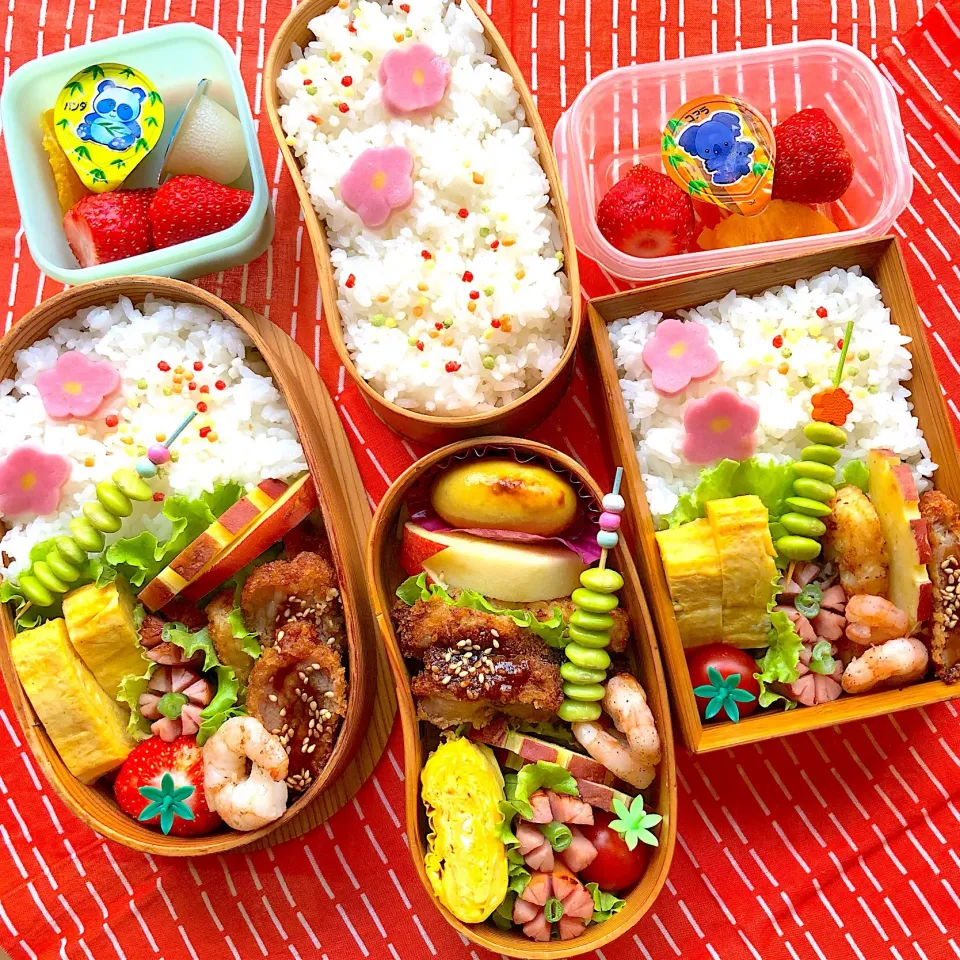 Snapdishの料理写真:曲げわっぱ弁当♪
ロースかつ  
エビガーリック焼き
さつまいもの蜂蜜煮 他|papillonloveさん