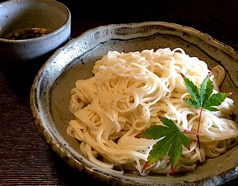 冷し そうめん
・氷たっぷり敷いて
・麺好き男のさっぱりランチ|mottomoさん