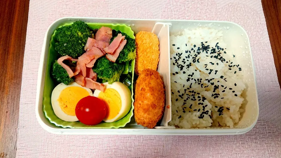 Snapdishの料理写真:ブロッコリーとベーコンの炒め物🎵旦那さんお弁当🎵😊|かおるcitronさん