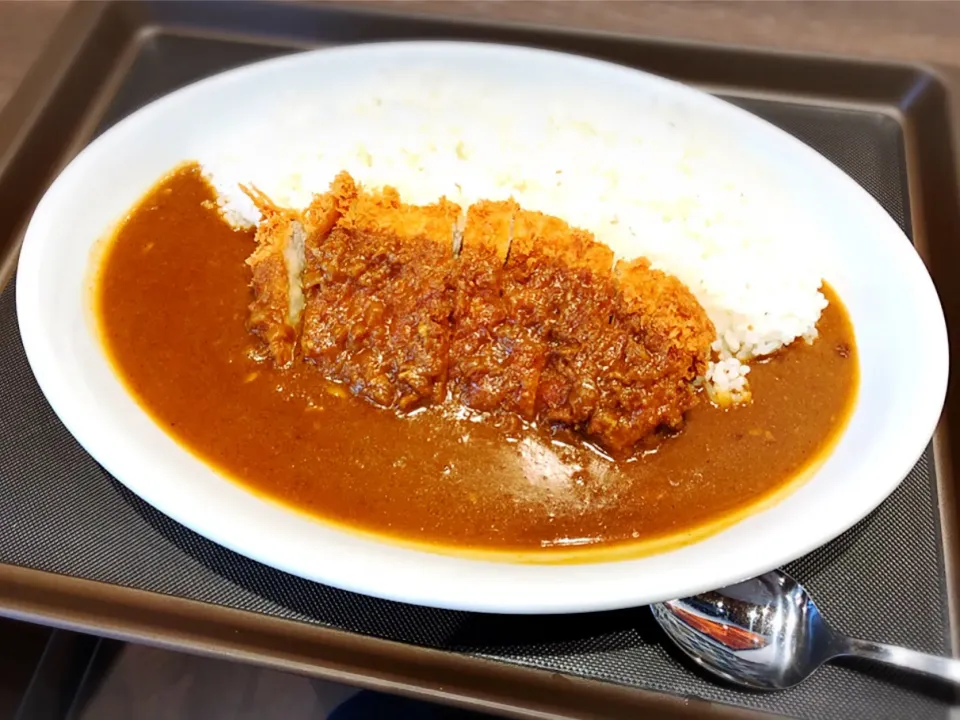 Snapdishの料理写真:ロースかつカレー大（中辛） ¥650|Blue Moon Caféさん