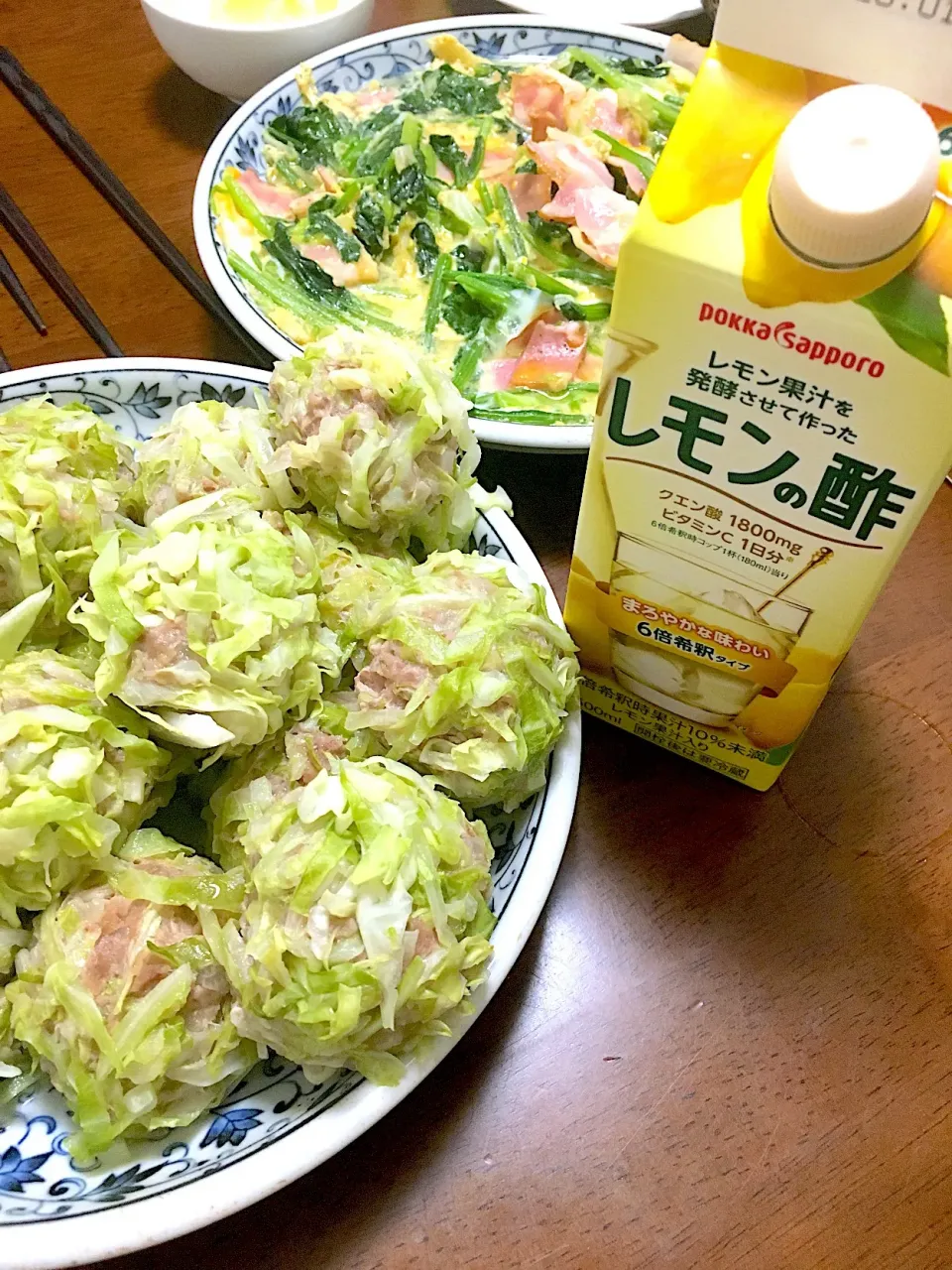 Snapdishの料理写真:レモンの酢をつけダレにキャベツの花しゅうまい
 #sdさんありがとう  #レモンの酢  #ポッカサッポロ  #晩御飯  #しゅうまい  #焼売  #花しゅうまい  #花焼売 #つけダレ|こむぎさん