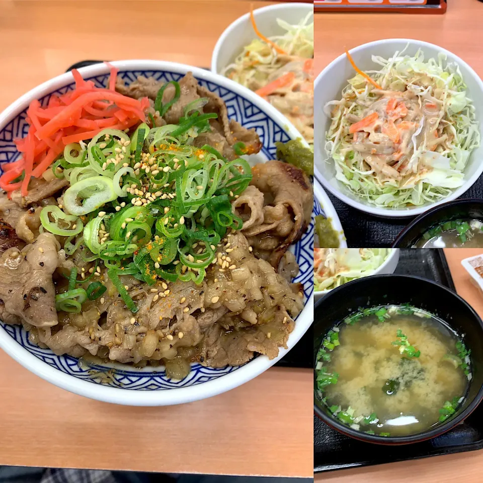 Snapdishの料理写真:ネギ塩牛カルビ丼 大盛り
ごぼうサラダ🥗味噌汁|るみおんさん