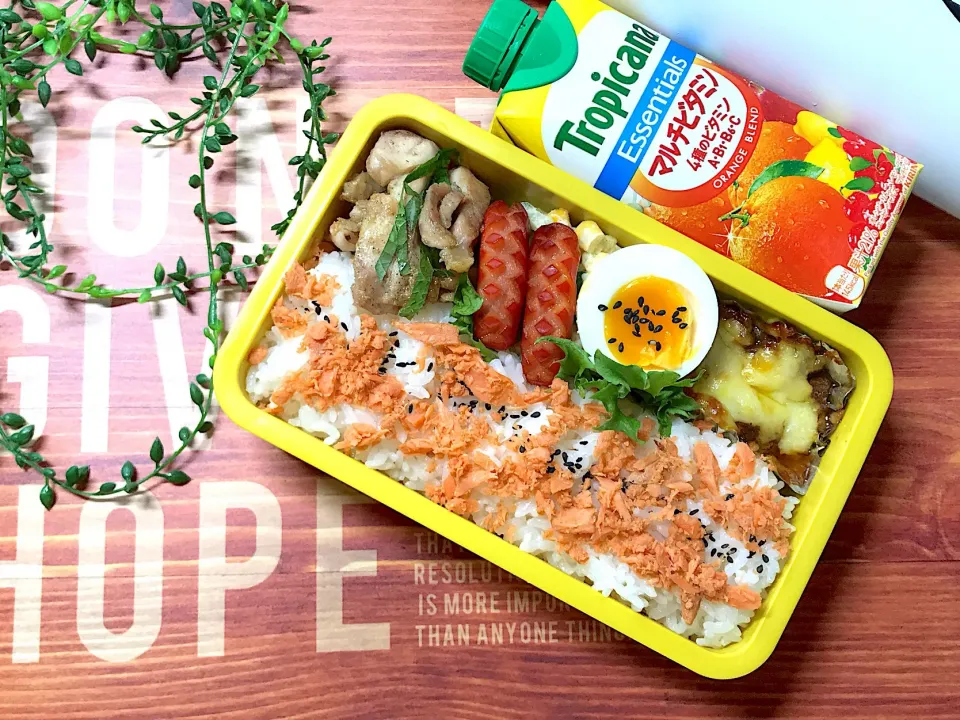 Snapdishの料理写真:高校生男子今日のお弁当20190607  #チキンソテー #ほうれん草のカレーチーズ焼き #お弁当記録|mi♪さん