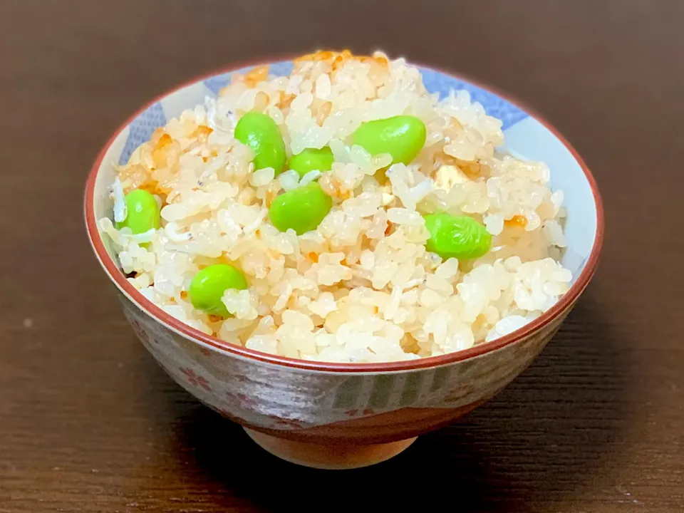 Snapdishの料理写真:#炊き込みごはん 
🌸じゃこと枝豆の炊き込みごはん🌸|たんちゃんさん