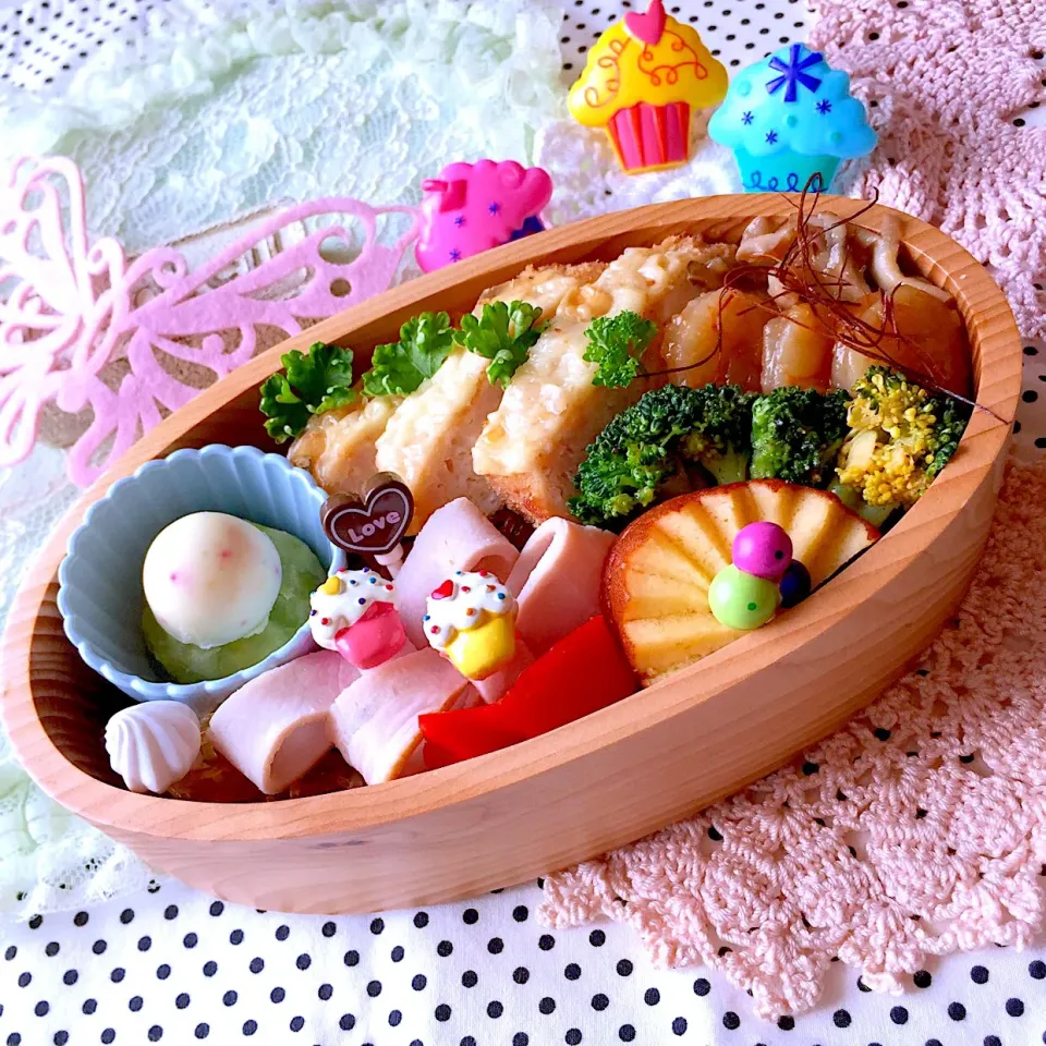 Snapdishの料理写真:チャプチェとチキンチーズ焼き弁当
 #豪華弁当 
 #お弁当じまん 
 #お弁当記録 
 #チーズ 
 #お弁当  #お弁当記録 
 #お弁当作り楽しもう部|lunadropさん