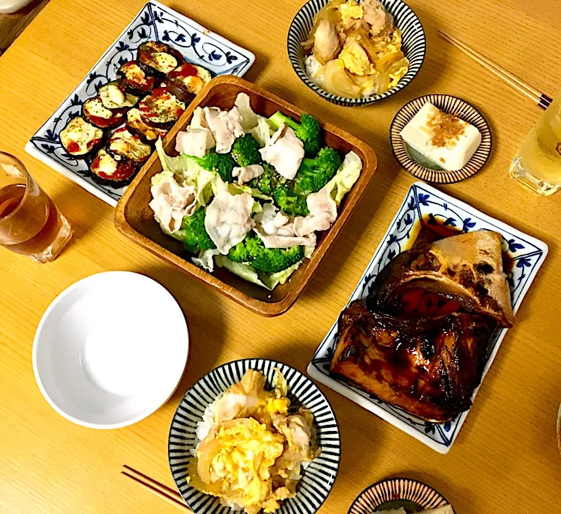 夜ご飯 親子丼 サラダ ブリの照り焼きなど😋|walnutさん