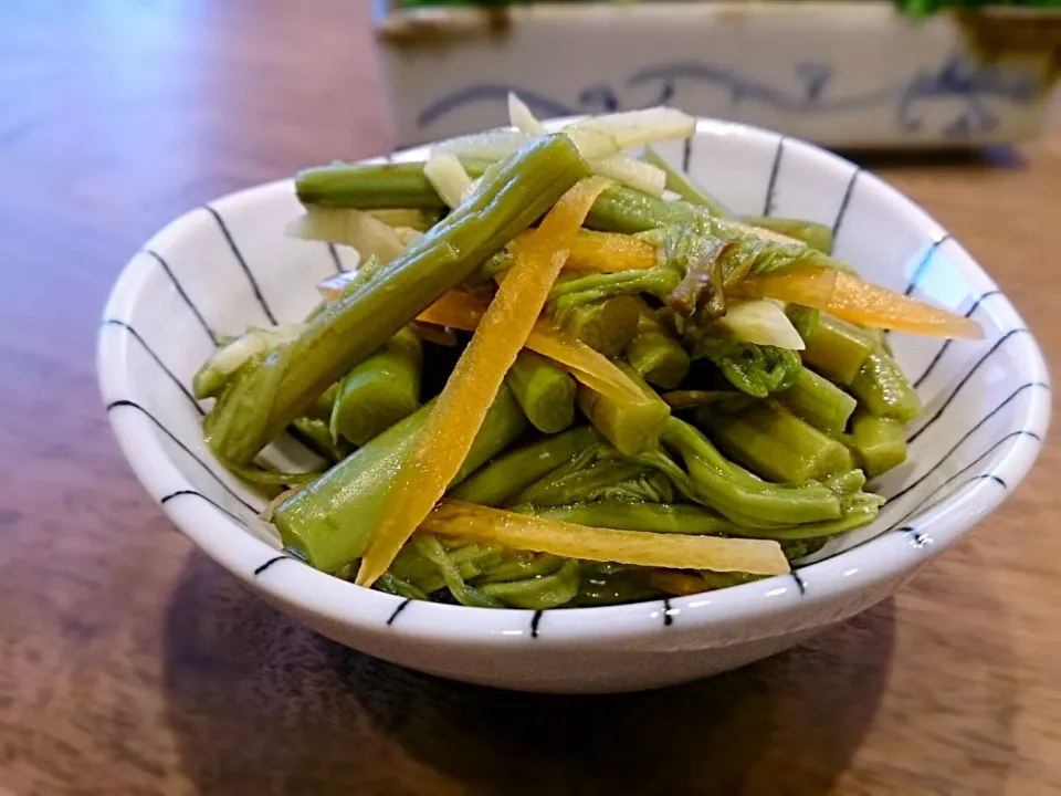 わらびの生姜醤油漬け|古尾谷りかこさん