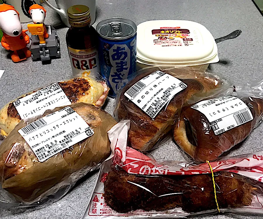 Snapdishの料理写真:お腹空いてる時に買い物したので欲張り過ぎたw  #夕飯 酒粕甘酒、パン各種、キューピーコーワαドリンク|ms903さん