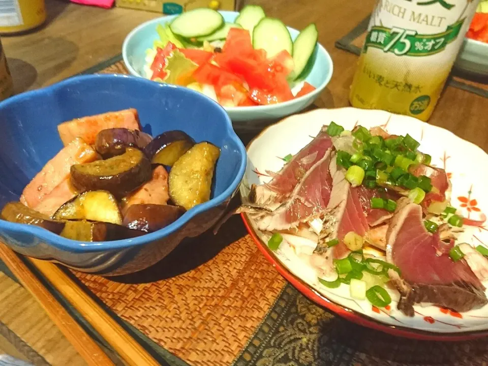 鰹のたたき&野菜サラダ&茄子とベーコンの味噌炒め|まぐろさん