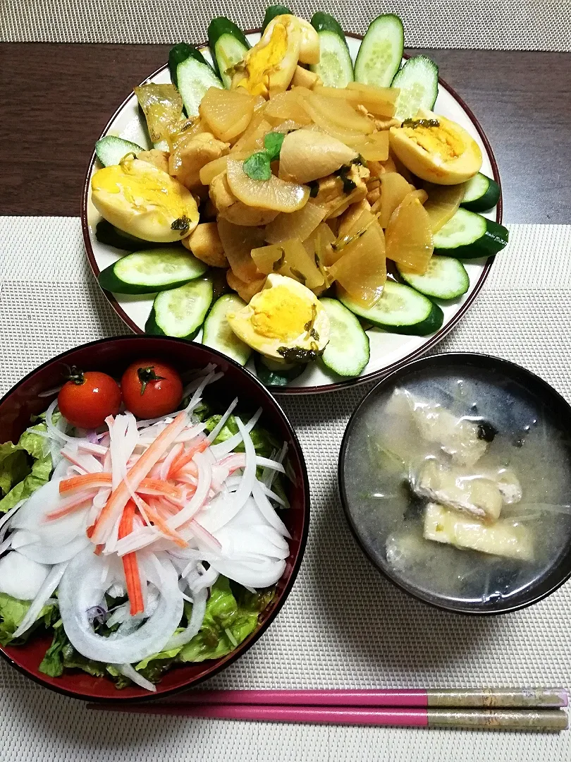 鶏肉と大根のオイスターソース煮
カニカマオニオンサラダ
揚げと海苔の味噌汁|oymyoさん