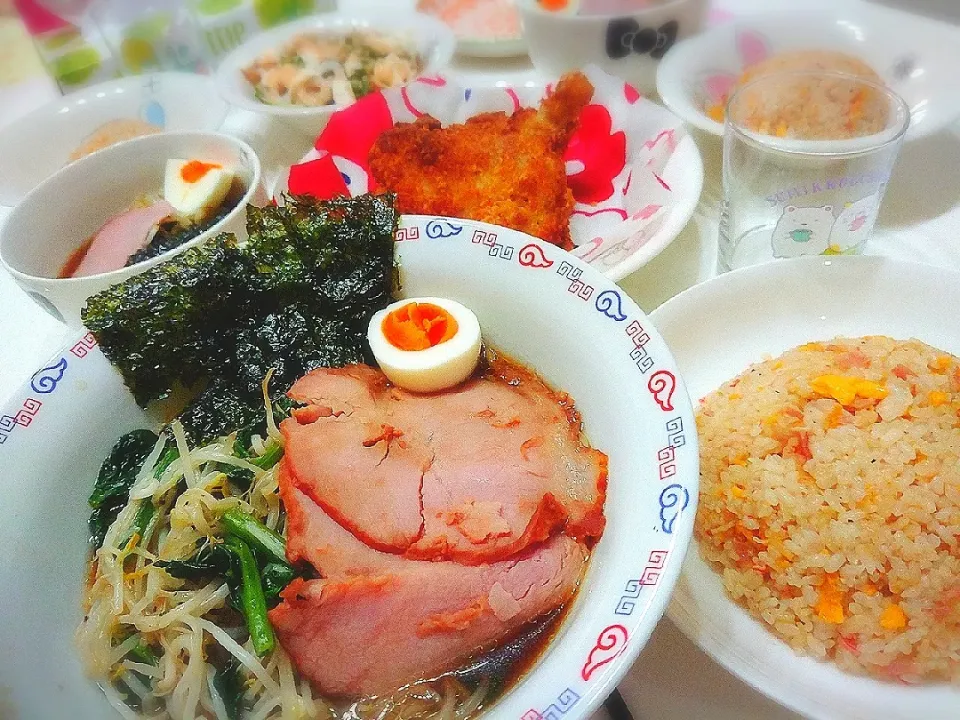 夕食(^ー^)
醤油ラーメン
炒飯
フライドチキン
きゅうりとちくわのクリームチーズサラダ|プリン☆さん