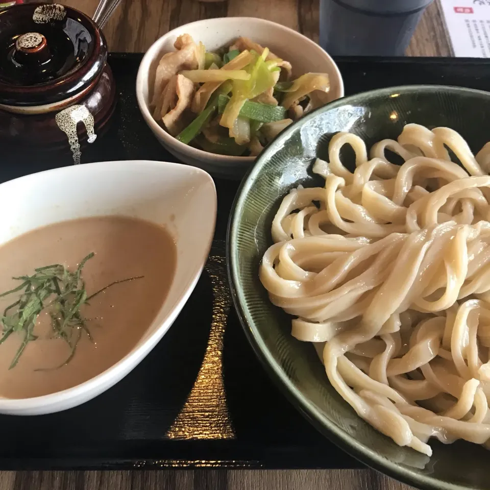 肉汁うどん屋さんのゴマだれうどん|いくさん