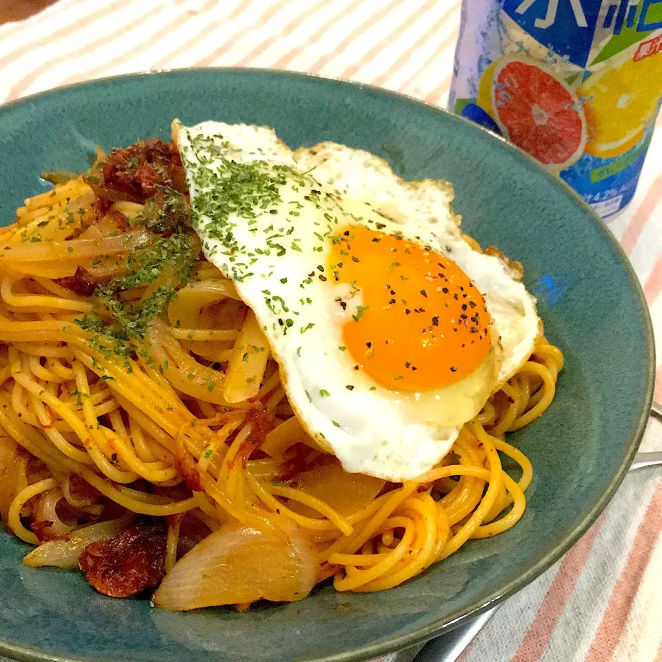 コンビーフでナポリタン風🍝#氷結|べべべさん