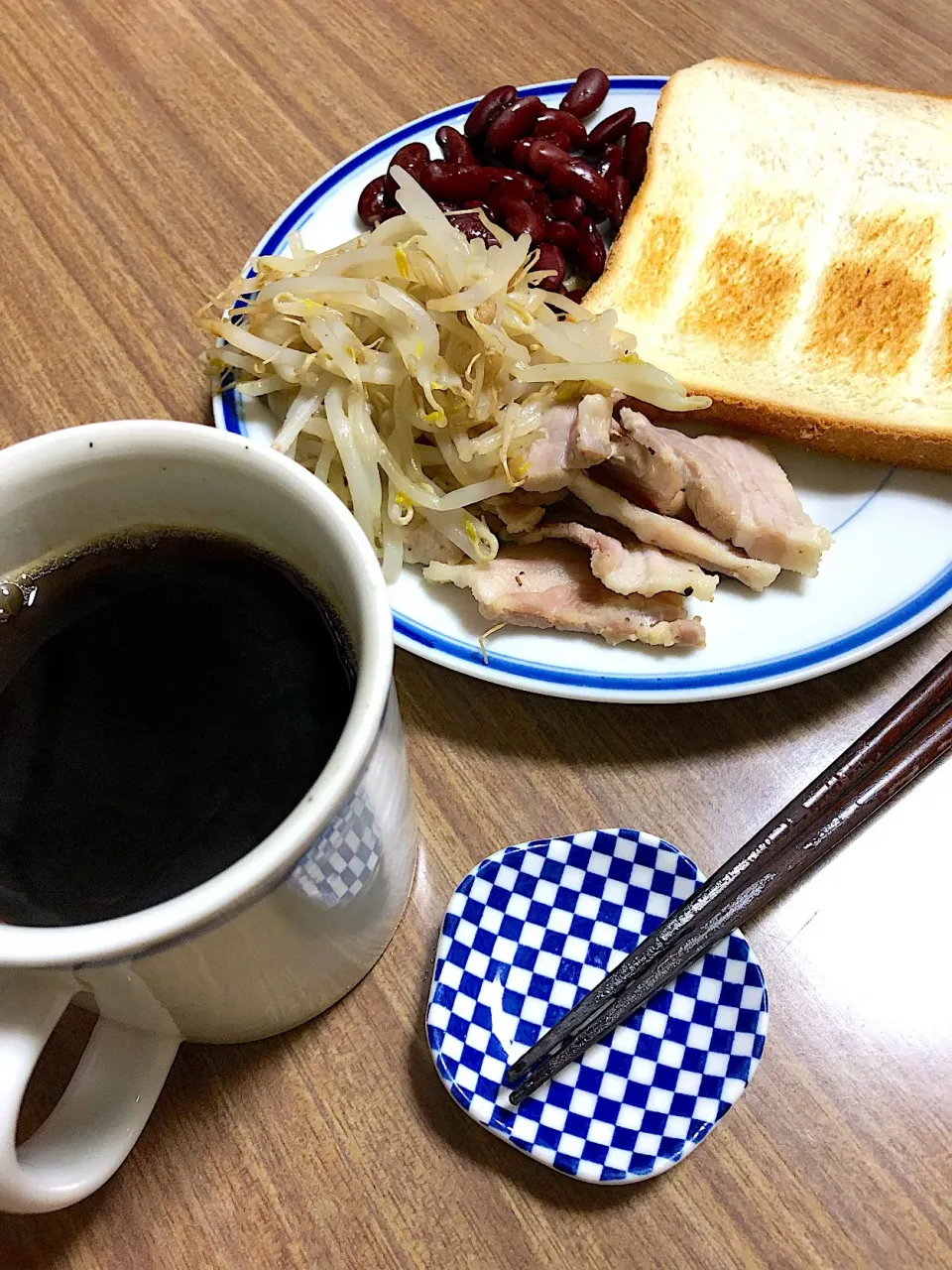 職人の珈琲。後は朝ごはん。|たびもかさん