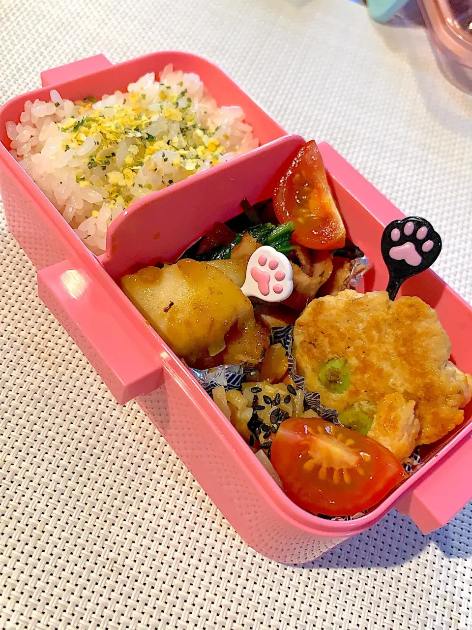 娘のお弁当♡〜学童用〜

#鱈の照り煮 #枝豆チーズつくね #ベーコンとほうれん草バター炒め #きんぴらゴボウ|sato_sanさん