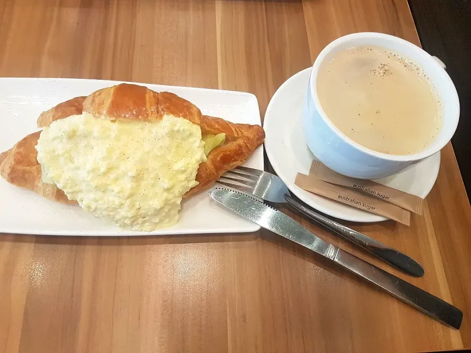 Saturday Delifrance Egg mayo croissant coffee with milk 😍😘|🌷lynnlicious🌷さん