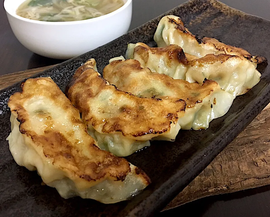 Snapdishの料理写真:朝ごはん☀️☀️☀️断酒58日目
餃子🥟とスープ|ぽんたさん