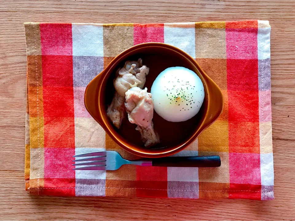 まるごと玉ねぎスープ☕︎
手羽元と一緒に✨|おーやんさん