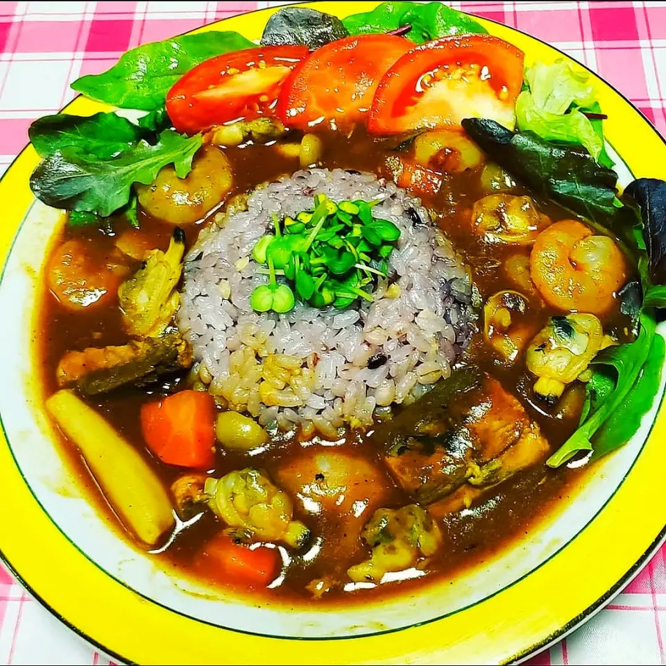 シ－フ－ドカレー🍛
サバ缶、エビ、アサリたっぷり〰️|yukaringoさん