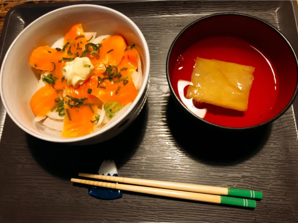 サーモンマヨ丼と湯葉のお吸い物|パンダ母さん🐼さん