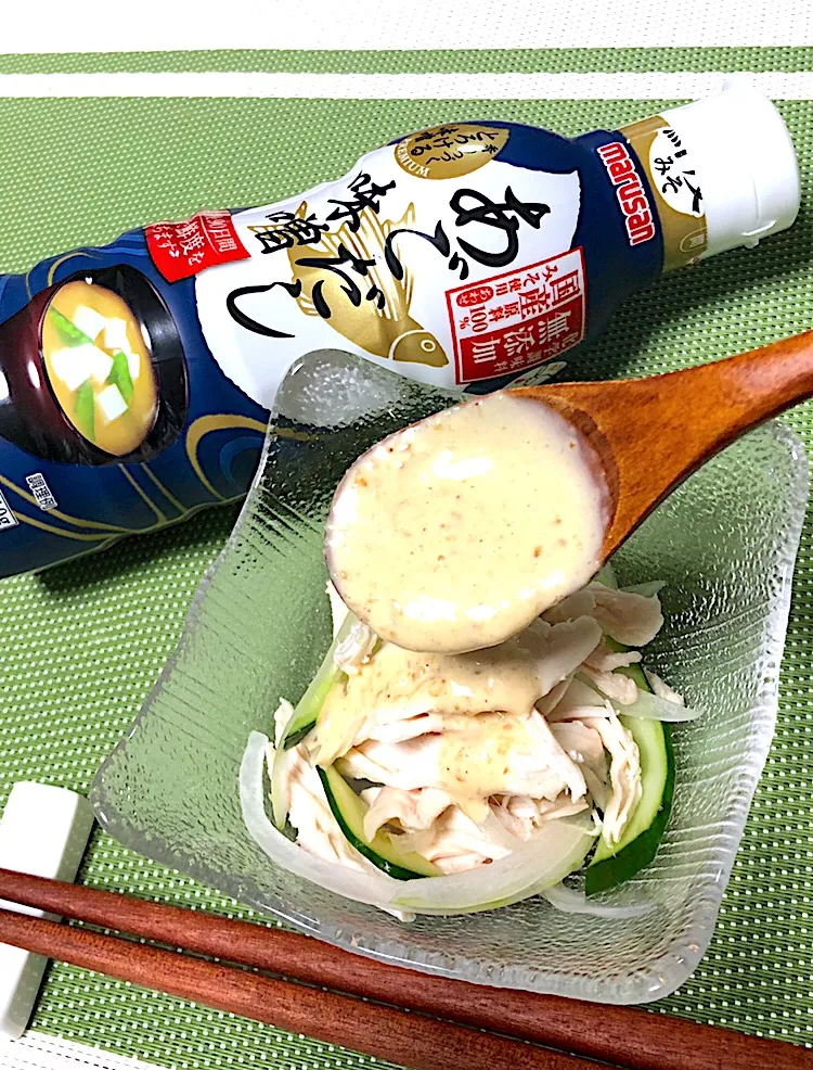 Snapdishの料理写真:蒸し鶏のサラダ〜手作りごまドレ〜|＆kitchenさん