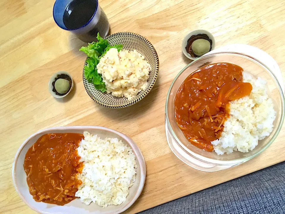 Snapdishの料理写真:トマトたっぷり🍅ハヤシライスな晩御飯✨withたらもサラダと食前デザートの梅酒の梅😋|さくたえさん