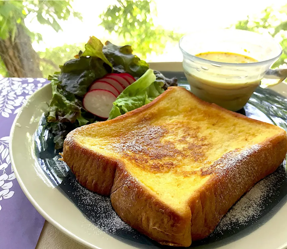 Snapdishの料理写真:昼ごはん  フレンチトースト|砂雪さん