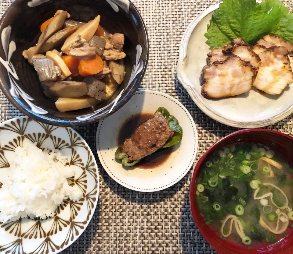 日曜日の朝ごはん定食🍚
筑前煮、肉詰めピーマン、焼豚|saoricocoさん