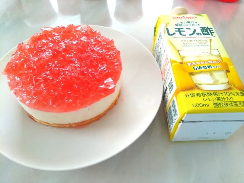 レモンの酢で
レアチーズケーキといちごのキラキラゼリー|izu-miさん