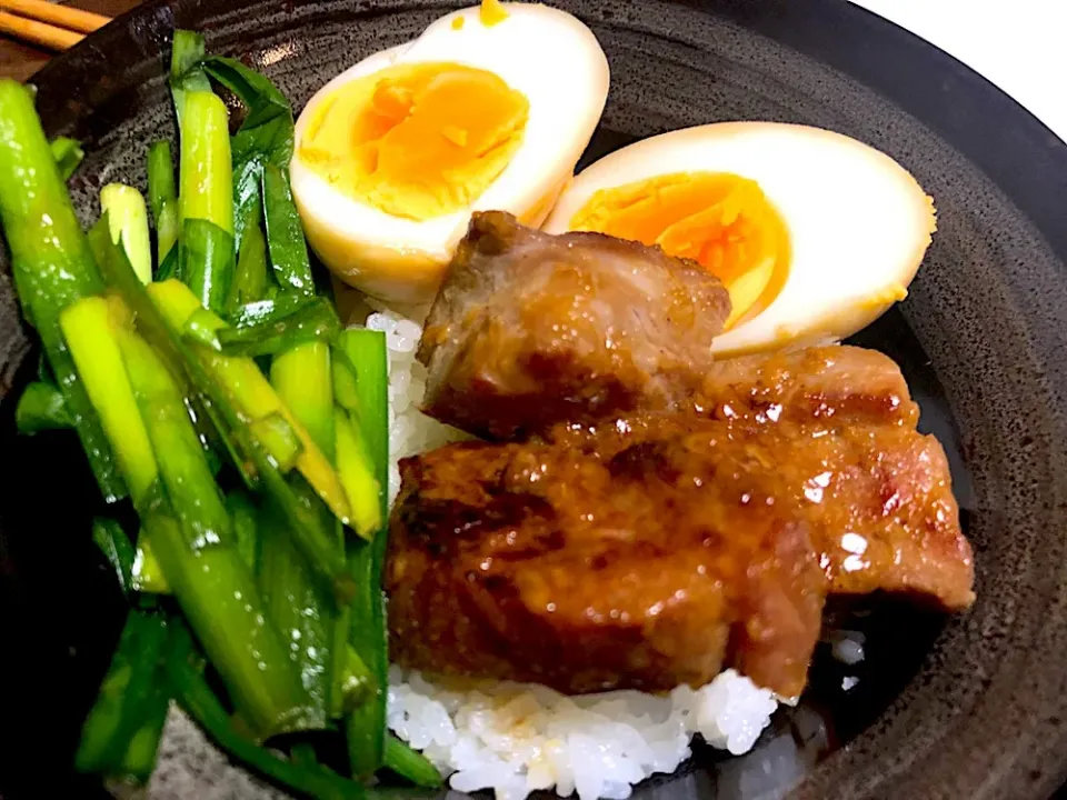 豚肉塩麹漬け丼|ひねくれさん