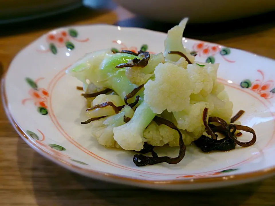 カリフラワーのごま塩昆布|古尾谷りかこさん