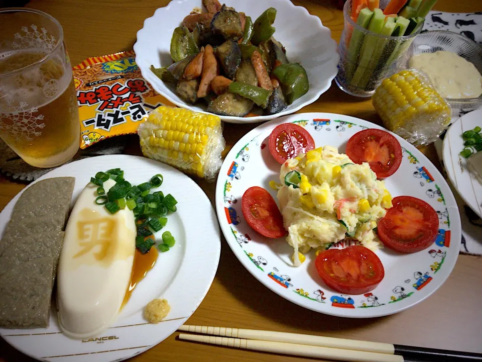 今日の男飯絆(*･ω･)おつまみバージョン ＊スィートコーンポトサラ ＊黒はんぺんと特濃豆腐 ＊きゅうりと人参ディップ(ソースは、きのう何食べた？から) ＊スィートコーン 彼女作＊茄子味噌ピーマン...♪*ﾟ|ひーちゃんさん