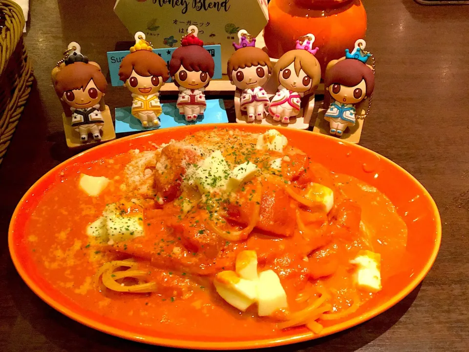 トマトとモッツァレラチーズのパスタ👑 イタリアンバル×チーズフォンデュ BEE HOUSE 渋谷本店|なぎさん