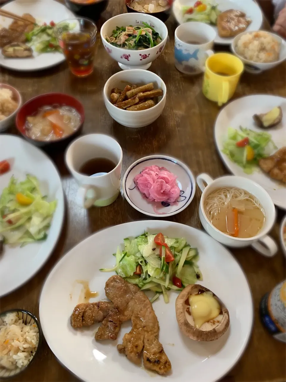 Snapdishの料理写真:トンテキ・しいたけの網焼きチーズ・サラダ・ごぼうの甘辛揚げ・ほうれん草、ベーコン、えのきのバター焼き・にゅうめん・ごぼうの炊き込みご飯|ちびろ菌さん