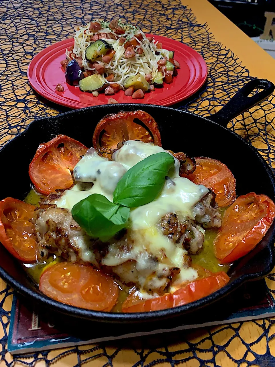 冷蔵庫にあるもので。

豚肉のバジル巻き チーズ焼き
そうめんペペロンチーノ|みっきーさん