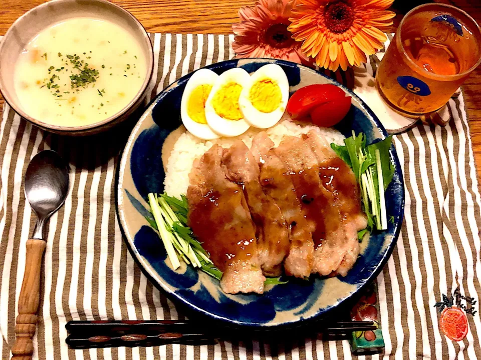 Snapdishの料理写真:豚バラポン酢バター丼
クラムチャウダー|ヒヨリ飯さん