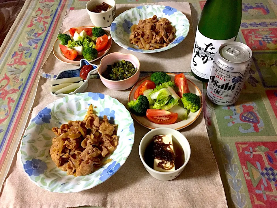 生姜焼き 白菜サラダ 豆腐のもずく添え
うどの辛味噌添え
大根葉と干し海老炒めで
いただきまぁす🍻|Emiさん