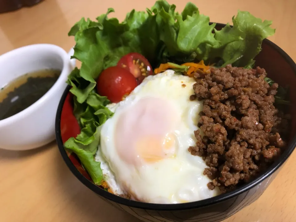 ビビンバ風⭐️ピリ辛そぼろ丼|みきのキッチン＊*さん