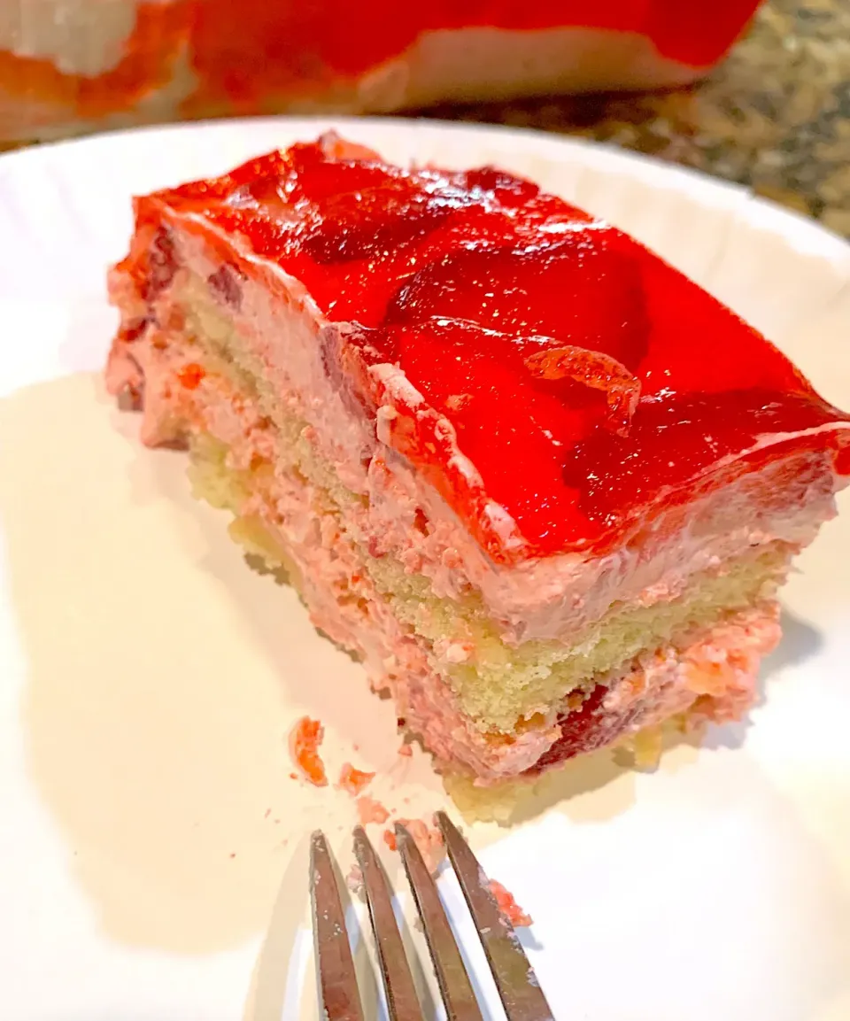 Strawberry 🍓 Mousse Sponge Cake with Cool whipped, cream cheese, gelatin and fresh strawberries 🍓. So delicious 😋 and low calorie.|Alma's Home Kitchenさん