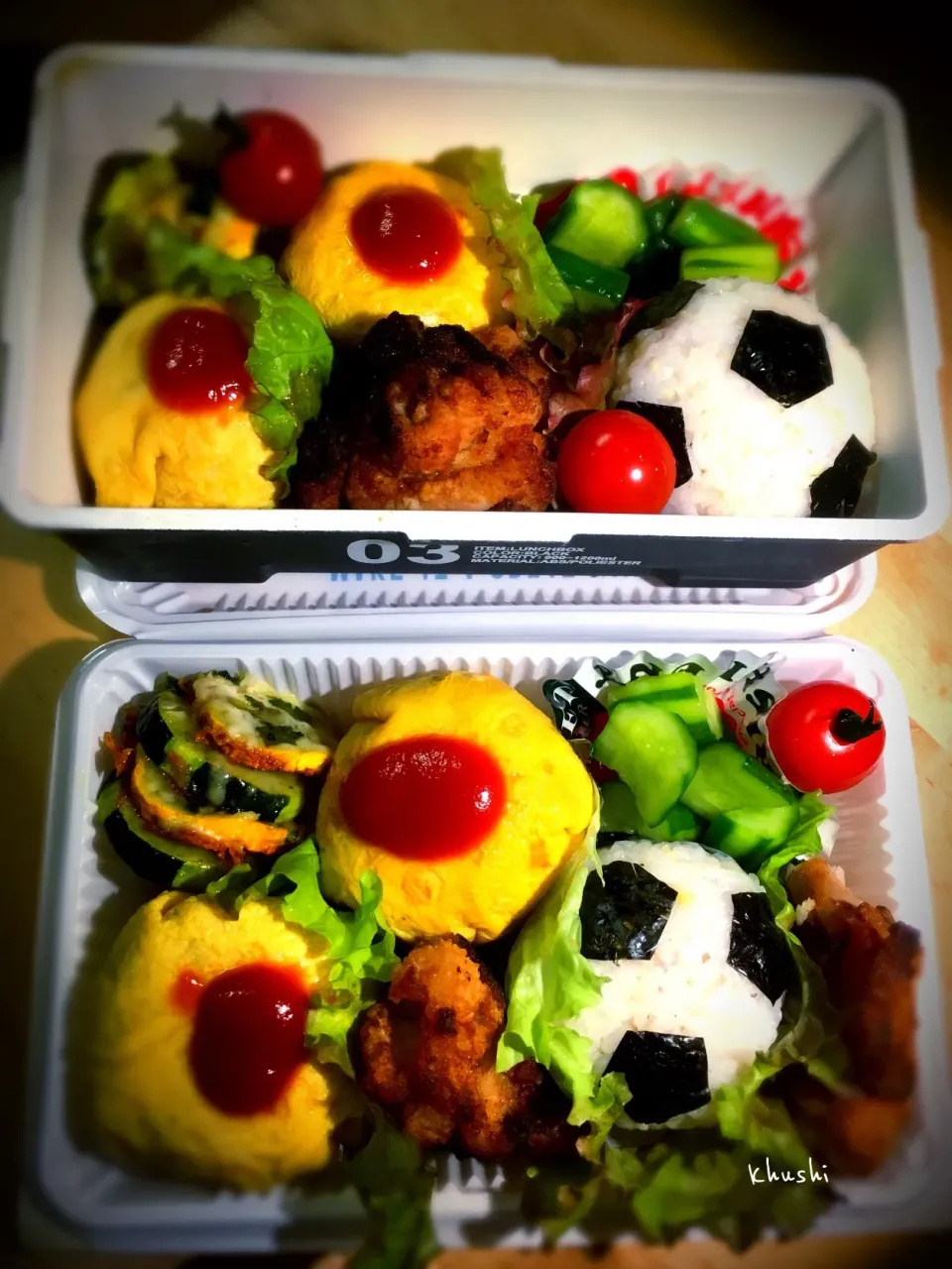 昨日の #サッカー小僧弁当 
・チキンカレーinサッカーボール⚽️
・オムライスボール🍅
・塩唐揚げ
・2色のズッキーニのチーズ焼🧀|KOZUEさん