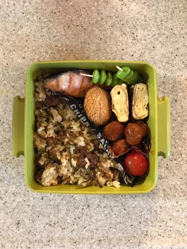 Snapdishの料理写真:遠征⚽️高菜チャーハン弁当🍱
 #サッカー部弁当  #お弁当  #弁当  #部活弁当  #高校生男子弁当|ちっくんさん