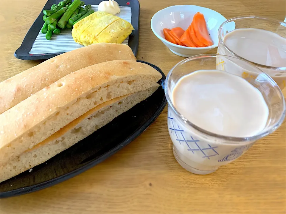 手作りパンで朝ごはん♪|あやさん